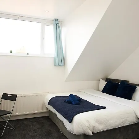4b Spacious House Near Centre * Leeds (West Yorkshire)