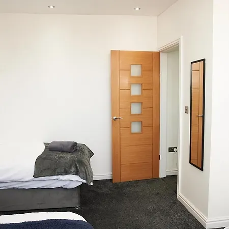 4b Spacious House Near Centre Apartment Leeds (West Yorkshire)