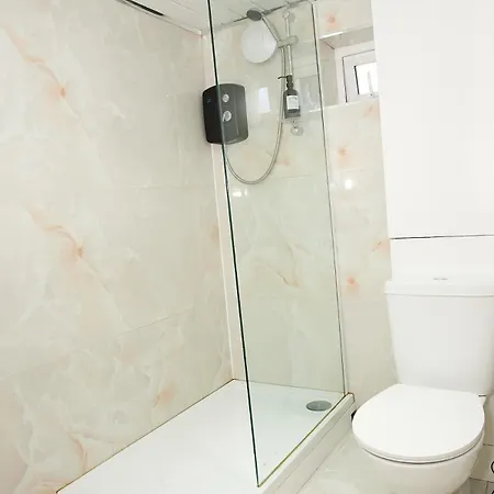 4b Spacious House Near Centre Apartment